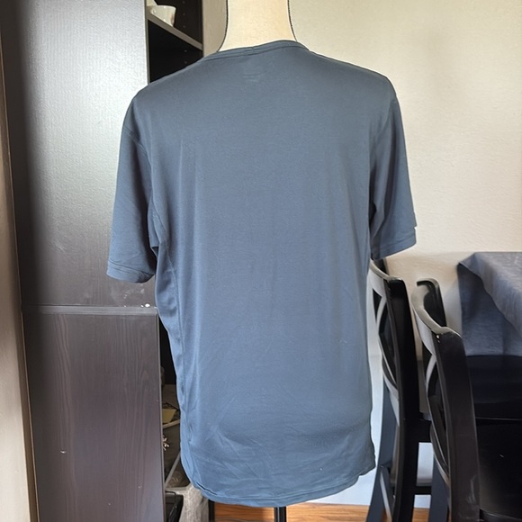 Women’s Nike Fit Size M Tee - Picture 2 of 6